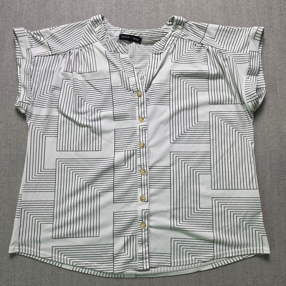 Fifty Street Button Down Women L White Black Geometric Cap Sleeve Blouse CR2469Y